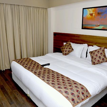 Hotel Mumbai House Andheri East, Мумбаи Экстерьер фото