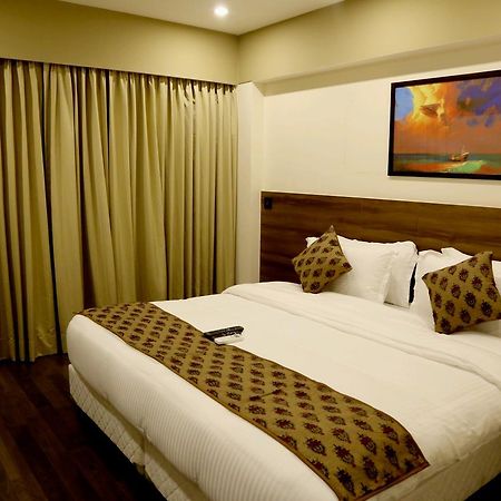 Hotel Mumbai House Andheri East, Мумбаи Экстерьер фото