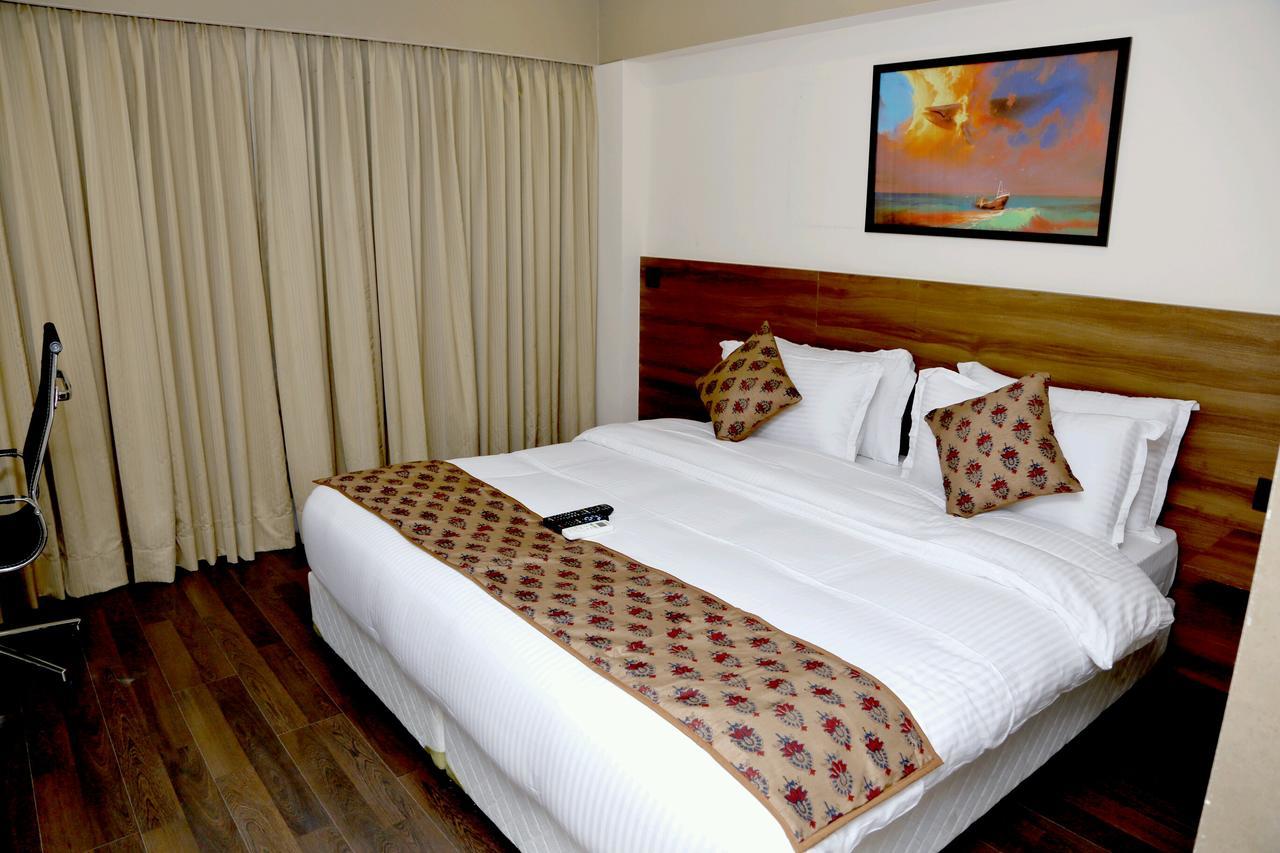 Hotel Mumbai House Andheri East, Мумбаи Экстерьер фото