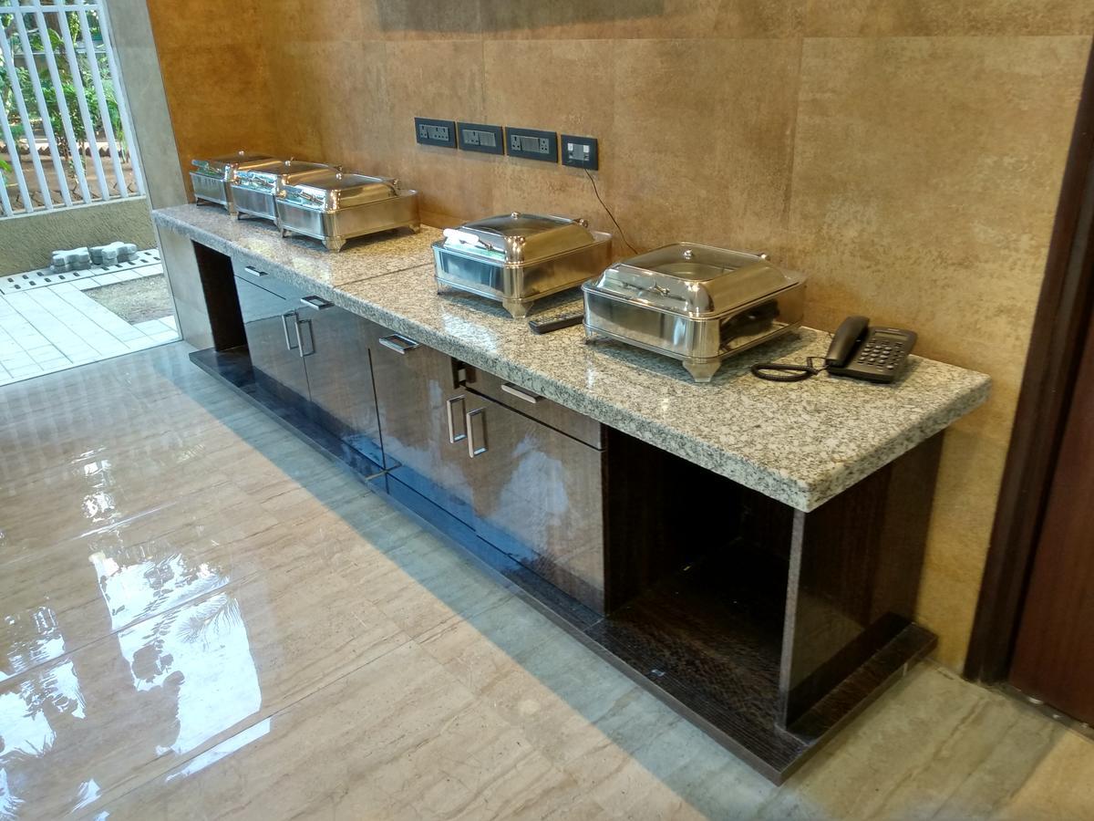 Hotel Mumbai House Andheri East, Мумбаи Экстерьер фото