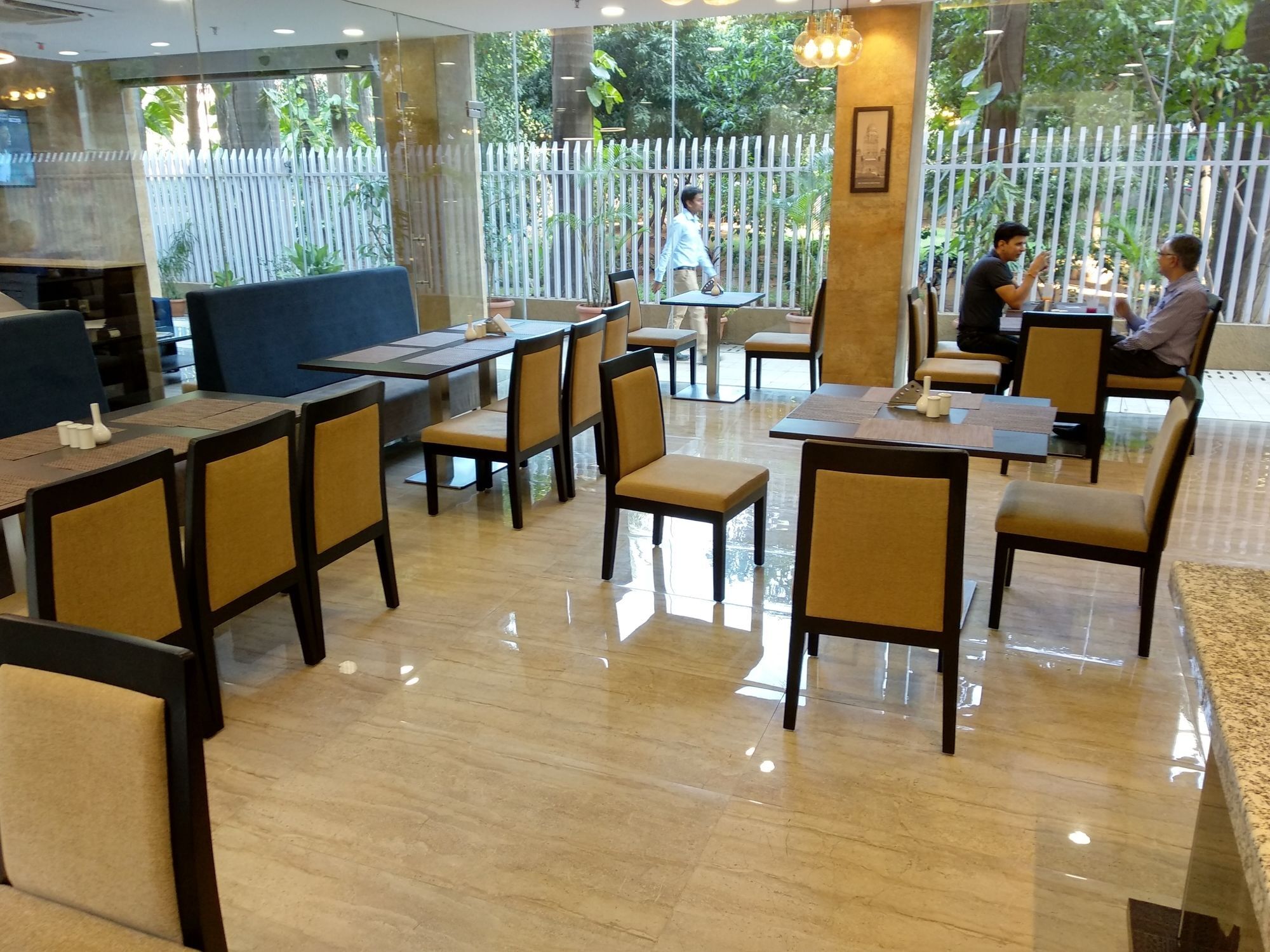 Hotel Mumbai House Andheri East, Мумбаи Экстерьер фото
