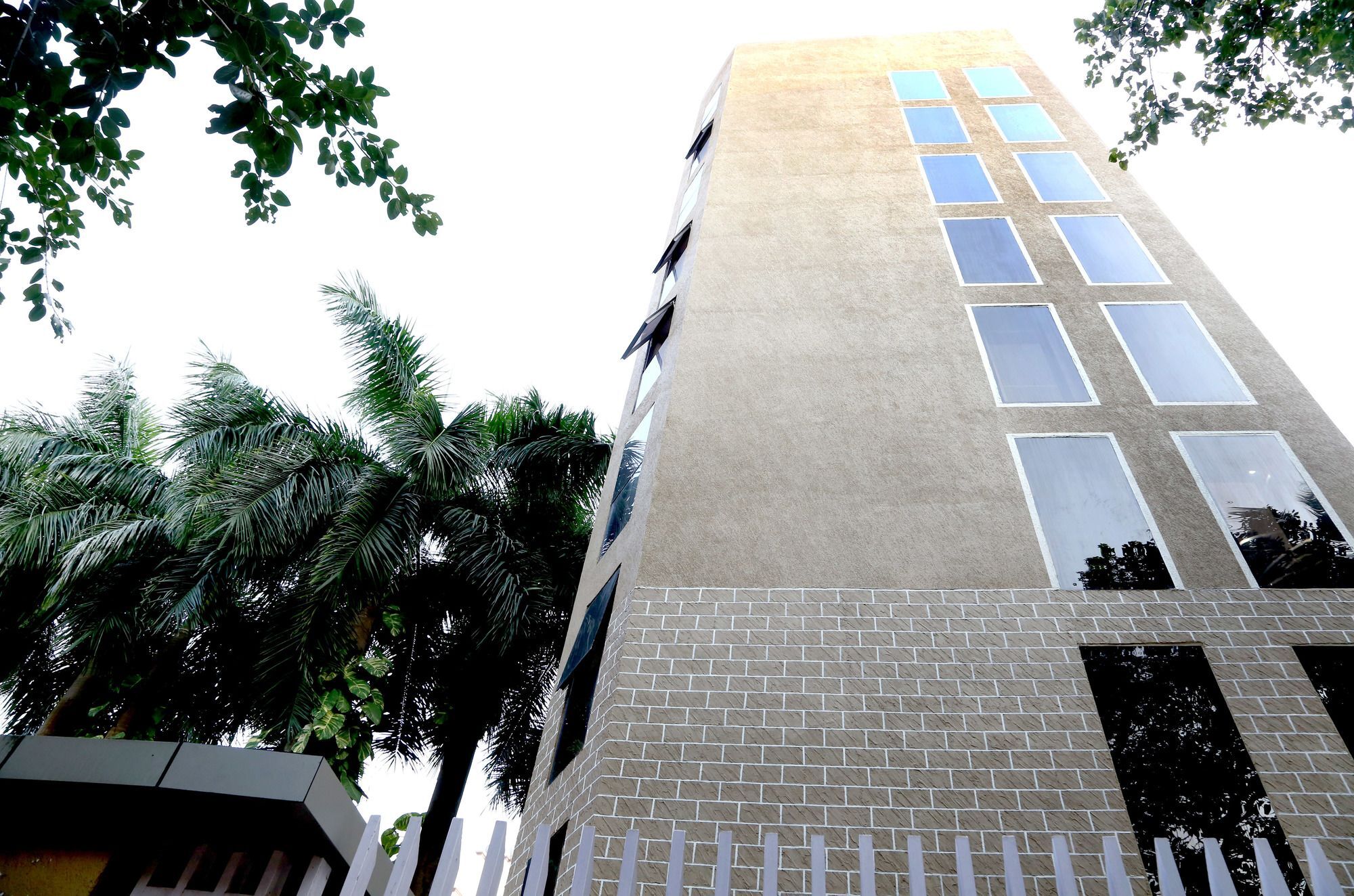 Hotel Mumbai House Andheri East, Мумбаи Экстерьер фото