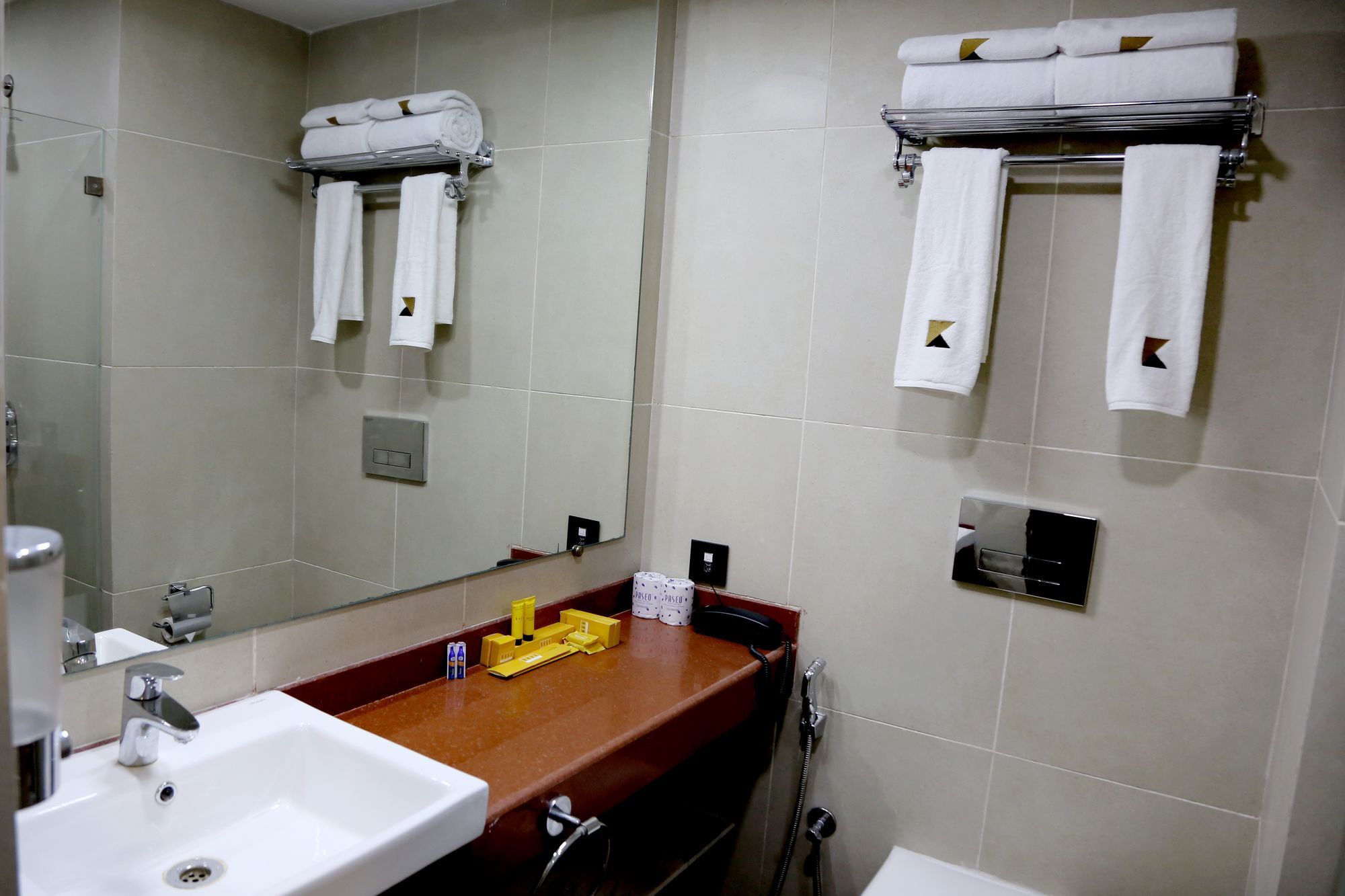 Hotel Mumbai House Andheri East, Мумбаи Экстерьер фото