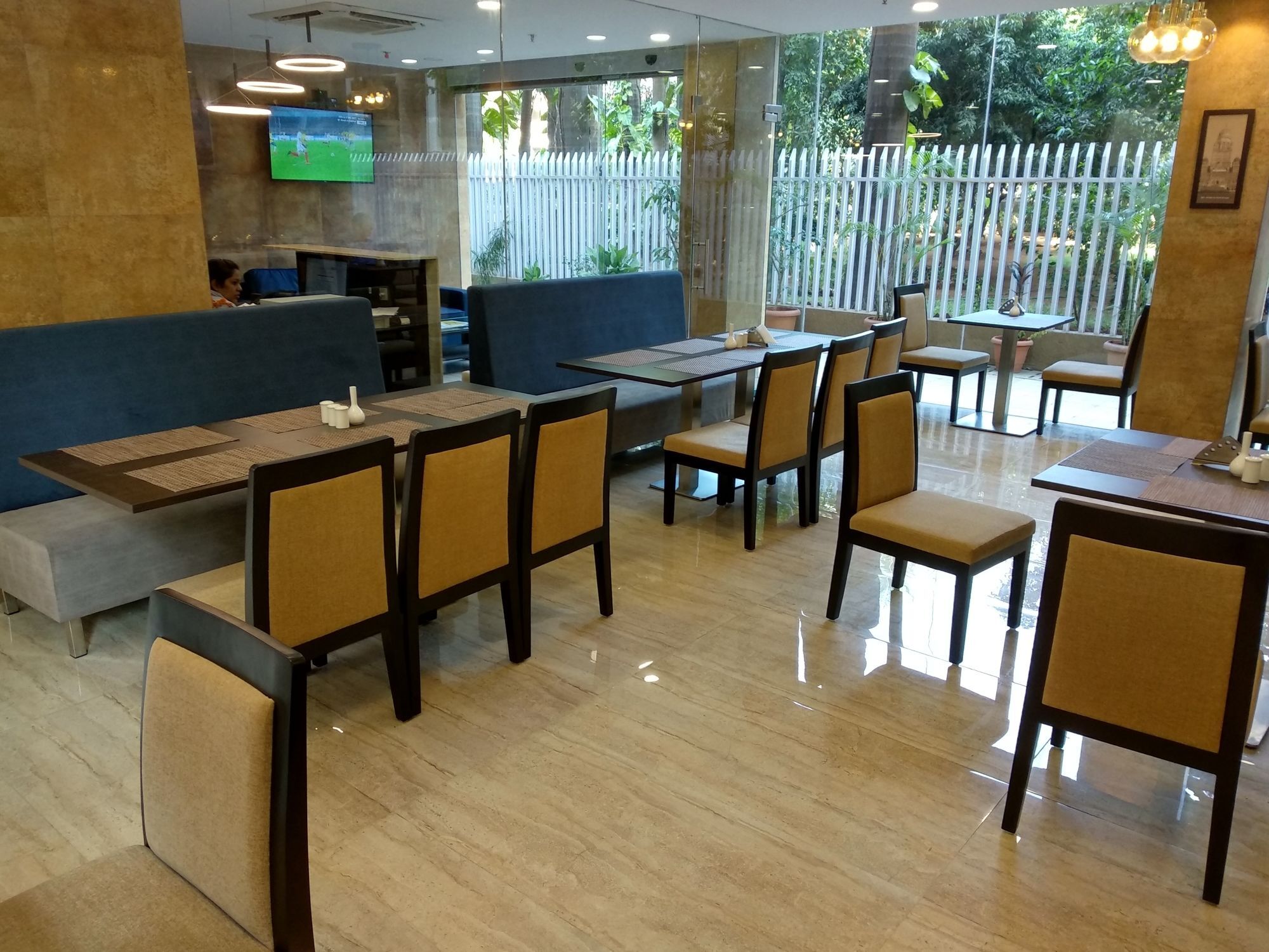 Hotel Mumbai House Andheri East, Мумбаи Экстерьер фото