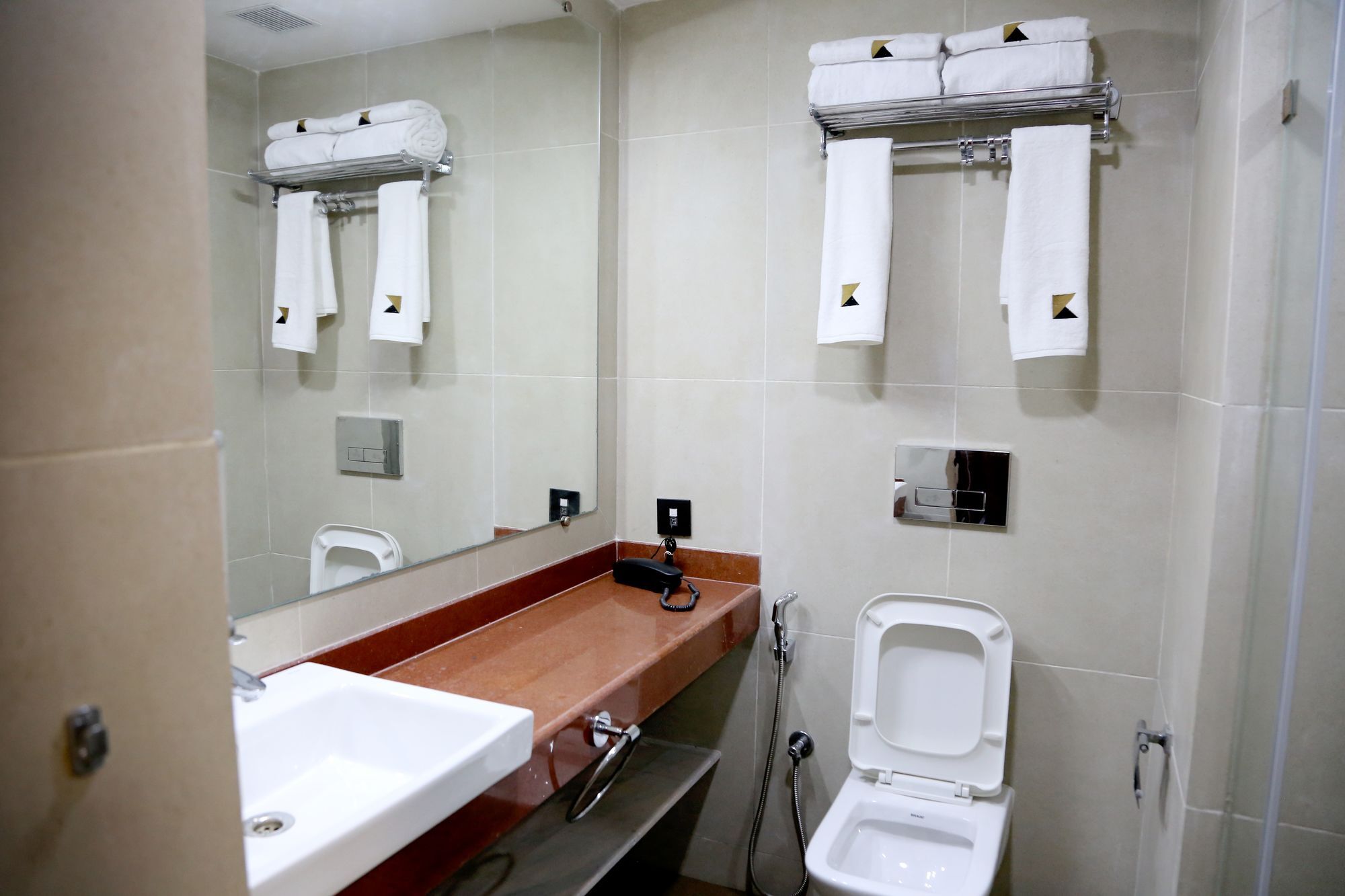 Hotel Mumbai House Andheri East, Мумбаи Экстерьер фото